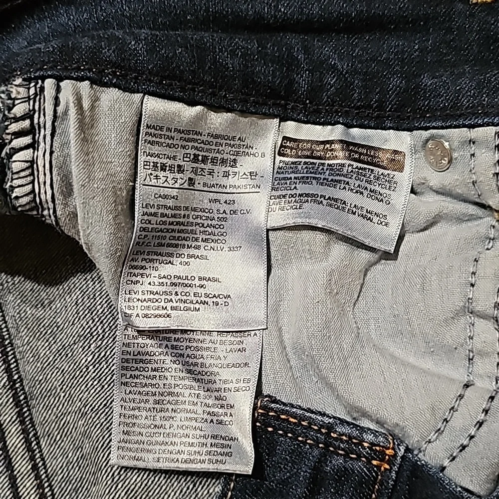 Denim - Picture 4 of 5